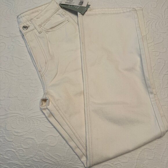 NWT Ultra HIgh Waist Wide Leg Jeans Off White Cream Size 2 Perfect! - Picture 3 of 9